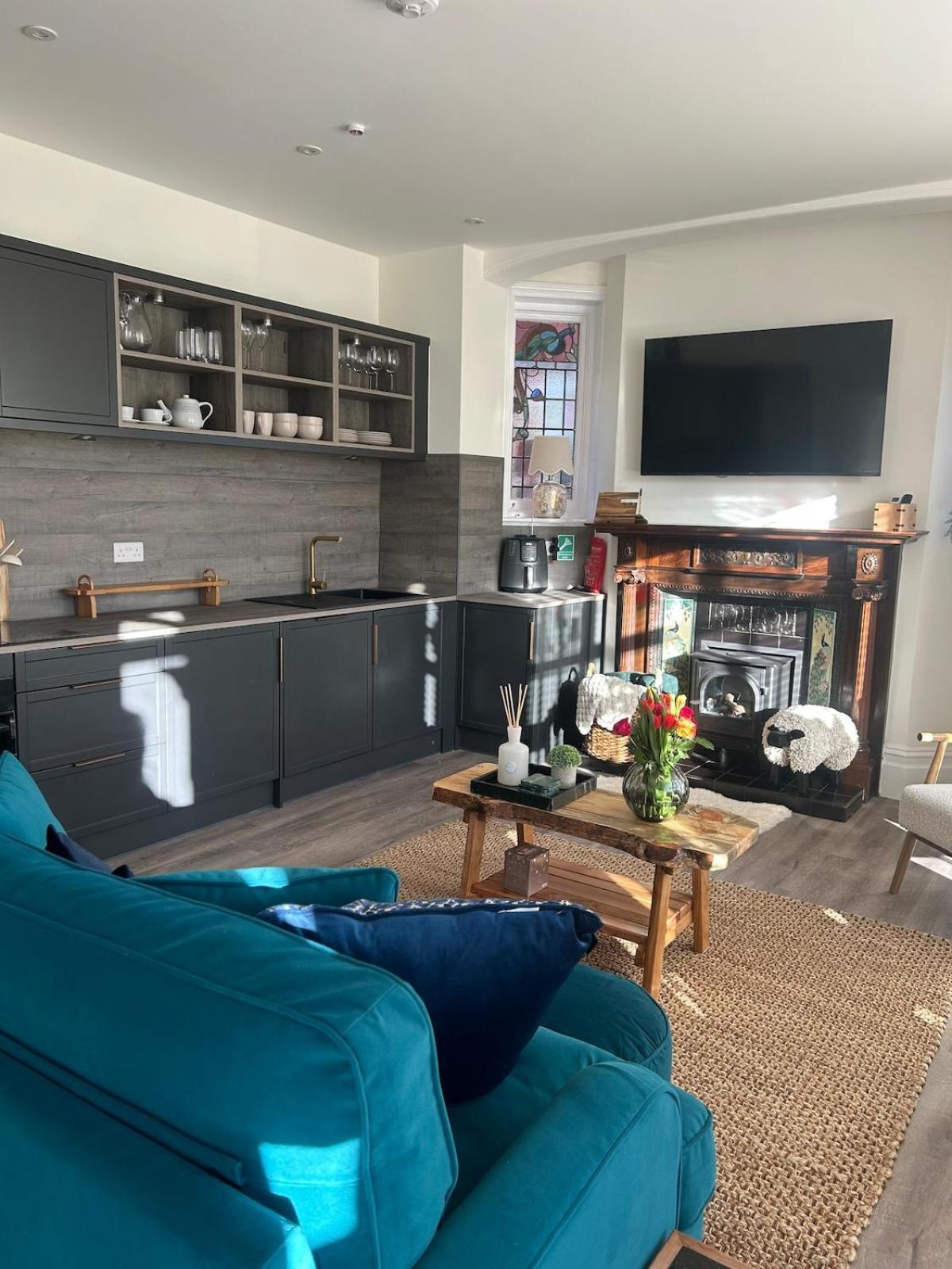 The Magnolia Apartment
